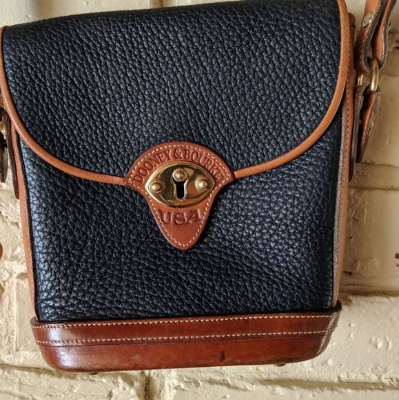 Dooney & Bourke Handbags - Dooney & Bourke Crossbody Purse Bag